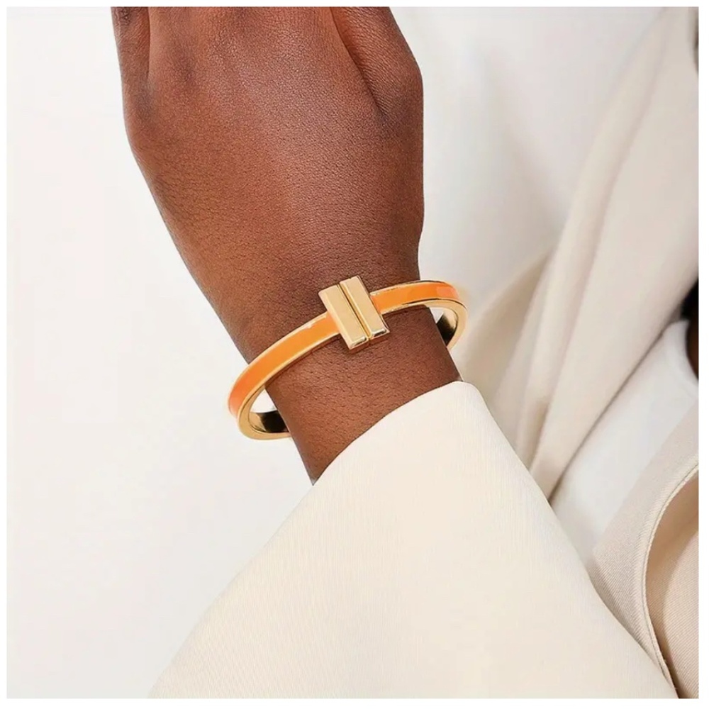 Elegant Gold and White Bracelet